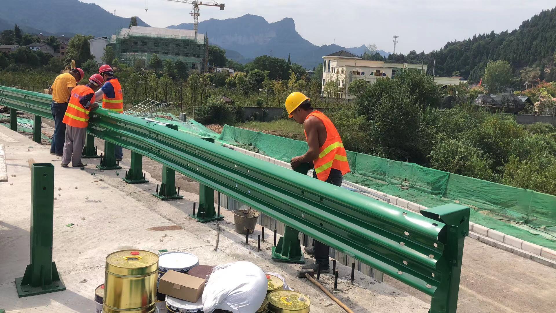 余姚市三波波形护栏热镀锌波形护栏 - 推荐