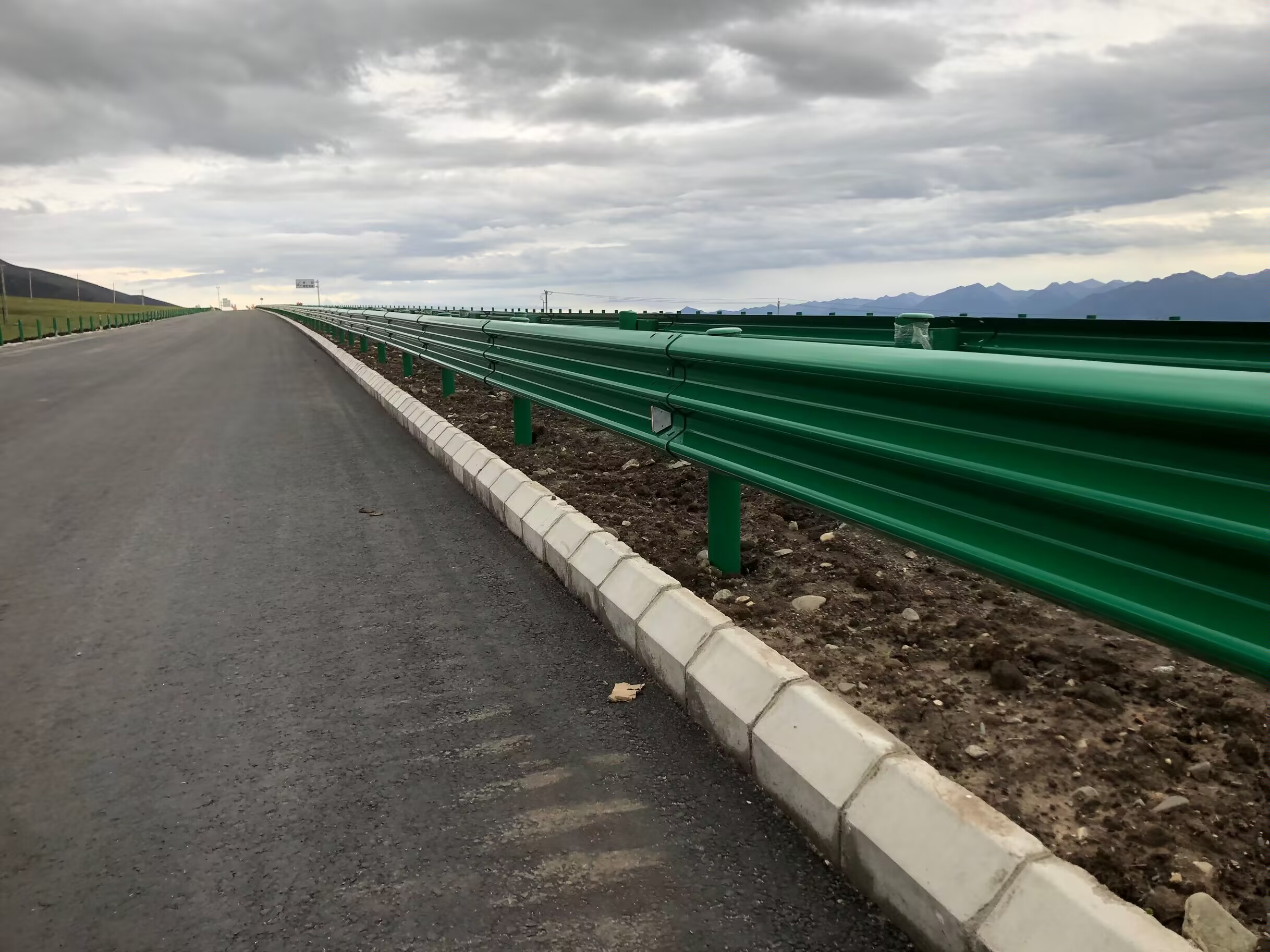 余姚市乡村公路波形护栏波形护栏 - 推荐